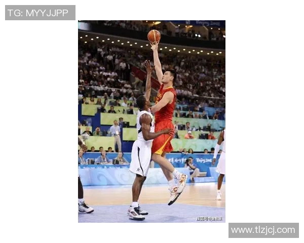 姚明在篮球场上的精彩瞬间上篮与扣篮的完美结合展现巨人风范