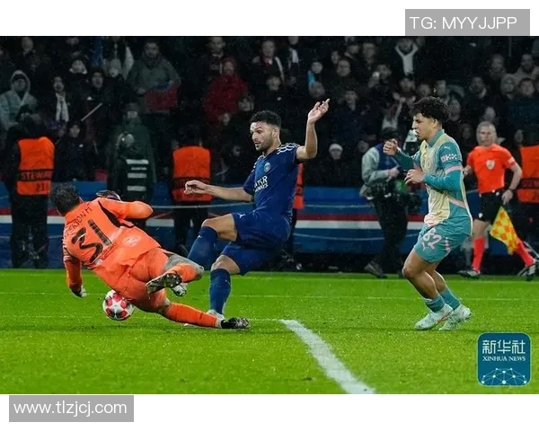 欧联杯：巴黎圣日耳曼与曼联激战成平局转会传闻引发热议